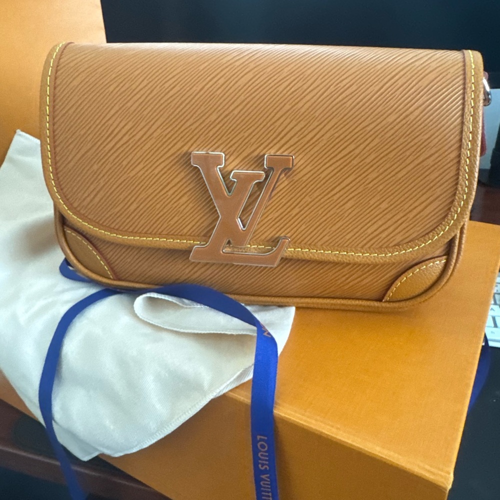 Louis Vuitton Tan Epi Leather Clutch